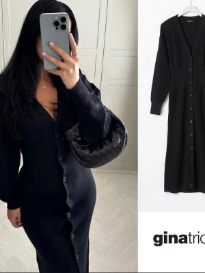 Gina Tricot - Knitted midi dress - Stickad midiklänning från Gina tricot i storlek S. Endast provad.