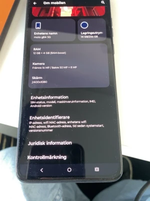 Motorola moto g84 5G svart Android - Säljer en Motorola moto g84 5G med 12 GB RAM och 256 GB lagring. Telefonen är svart med stilren design och har en 6,5-tums skärm (2400x1080), trippelkamera bak (50 MP + 8 MP) och 16 MP selfiekamera. Materialet är glas och plast. Perfekt för dig som vill ha en snabb och modern Android.