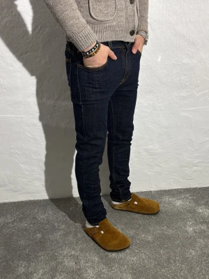 Nudie jeans  - Ett par riktigt snygga jeans från nudie i storlek W28 L32 i modellen high Kai 