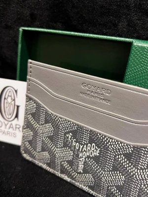 Goy4rd plånbok - Helt ny goy4rd plånbok, oanvänd i perfekt skic, färg grå