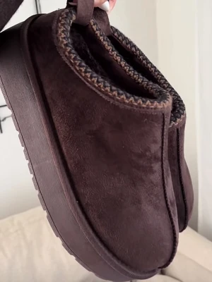 Bruna uggs lager 157 - Säljer dessa bruna mysiga uggs ifrån lager 157 i stolek 38/39 knappt använda så dom e som nya!😍