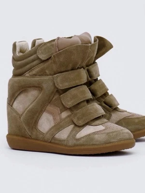 ISABEL MARANT  SKOR - GRÖNA ISABEL MARANT SKOR! Dessa är i helt nytt skick då jag använt de 2 gånger. Säljer dessa då jag vill ha en annan färg! De är exakta i storleken. Ni kan be om fler bilder!