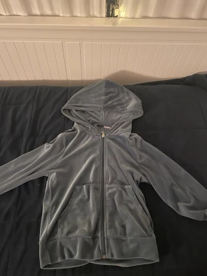 Gina Tricot blå sett  - Gina Tricot blå sett, använd sällan, 300kr för båda, köpt för 700 