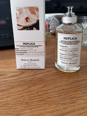 Maison Margiela Afternoon Delight - Maison Margiela Afternoon Delight perfume. Sparsamt använd, 95/100 ml kvar. Toner av Vanilj. DM för frågor.