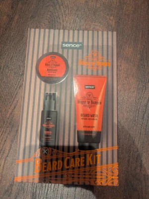 Sence House of Barber Beard Care Kit - Snyggt skäggvårdskit från Sence House of Barber med beard wax, beard oil och beard wash.             Säljes då jag fick 2 st i present  