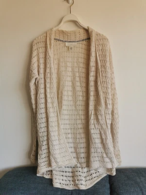 Kofta i kaftanmodell - Gott använt skick. Storlek S, känns som 36 eller 38. 