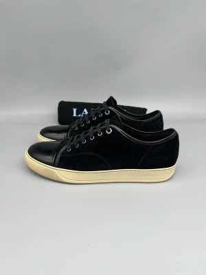 Lanvin Skor Svart Mocka Storlek 46 - • The shoes have been gently used and are in very good condition  • Size: EU45 / UK11 (fits 46)  • Color: Black  • Retail price: 5000 SEK / 450€  • Dustbag included