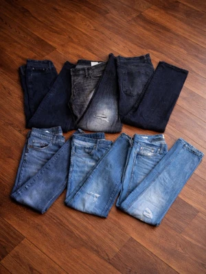 6 Jeans i ett! - Säljer några par schjysta jeans eftersom dom inte passar längre. Nypris är alla dessa tillsammans ungefär 3000 💸 Ungefär alla har storlek 31/32. Går att köpa i styck om man inte vill ha alla ❗️Priset ej hugget i sten.                                                                 || Skriv PM vid fler frågor! ||