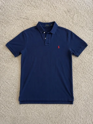 Ralph Lauren Piké - Polo Ralph Lauren Piké - Pris: 199 kr - Nypris: 1100 kr - Storlek: M men sitter som S. - Först till kvarn!