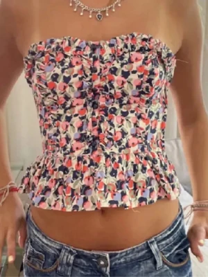 Viral  fest topp - Jätte fin topp som är slutsåld. Stolek M men passar mig som är S 💕💕💕