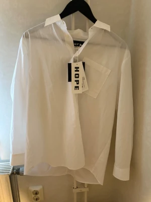 HOPE Skjorta  - Oversized skjorta från HOPE. Ny med prislapp