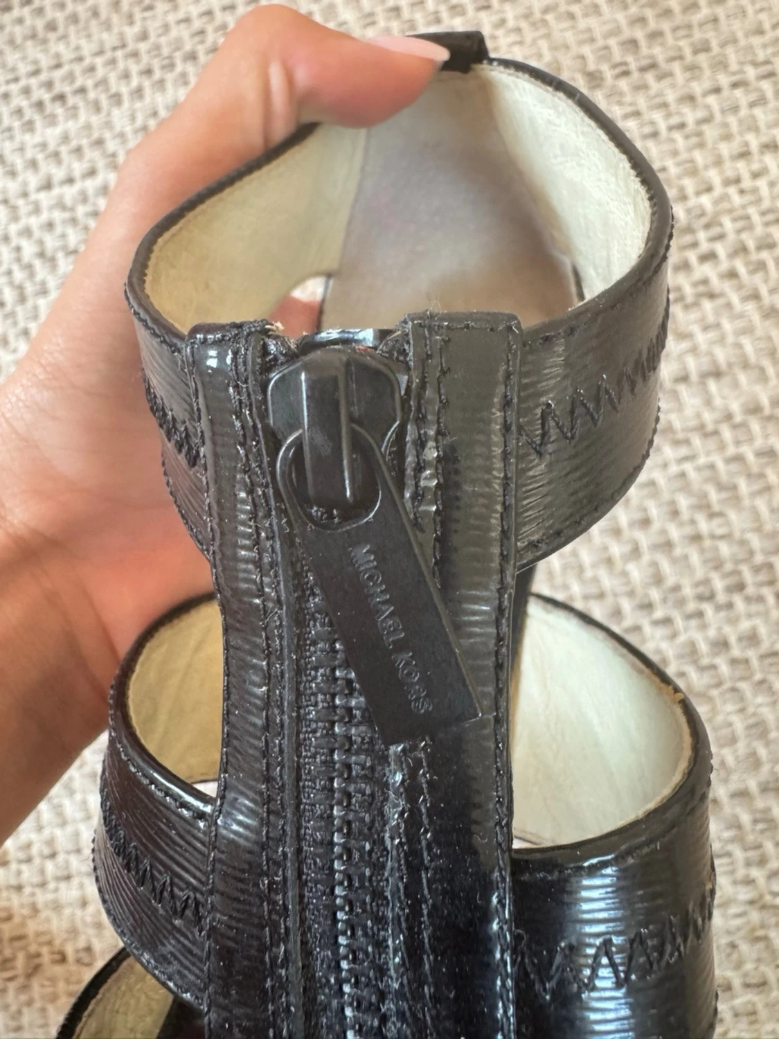Svarta michael kors klackade sandaler med dragkedja - 2