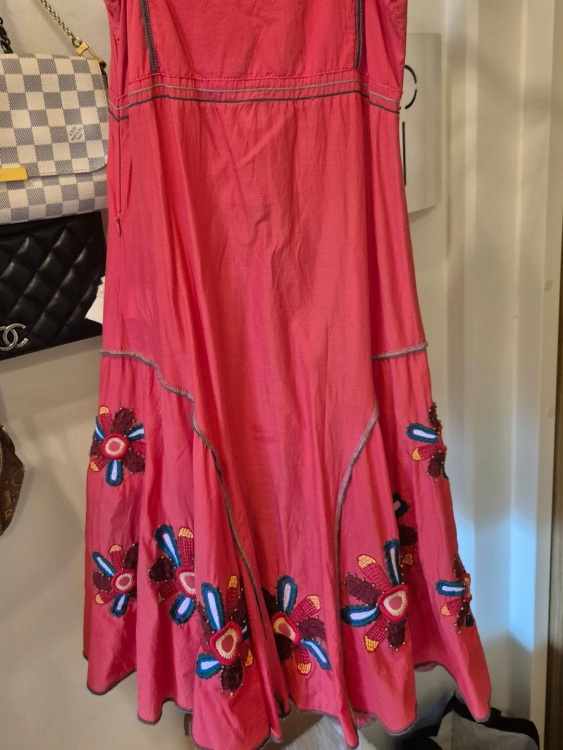 Röd klänning med broderi från Desigual - 2