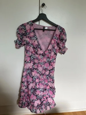 Klänning - Söt sommarklänning, storlek 32💗