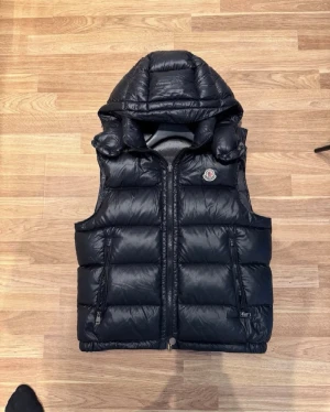 Moncler bromes väst size M - riktigt bra skick stl M