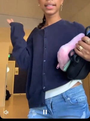 Mörkblå cardigan från H&M Basic - Mörkblå cardigan från H&M Basic. pris kan alltid diskuteras 