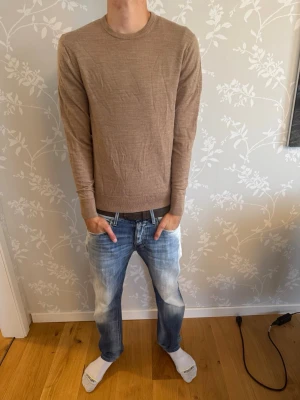 Beige merinoull tröja  - Tjena säljer en sjukt snygg merinoull tröja från uniqlo i storlek S, skick 9/10 knappt använd, hör gärna av er vid fler frågor eller funderingar, mvh