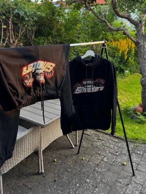 Trapstar hoodie set - Klassisk trapstar set till salu, använt några gånger. Men fortfarande fräsch och stilig. Det är inga konstigheter med den!