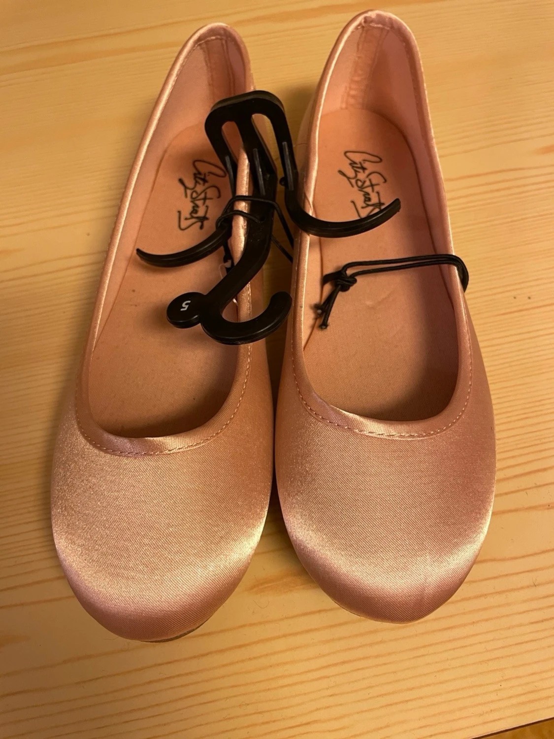 Ljusrosa satängballerinaskor