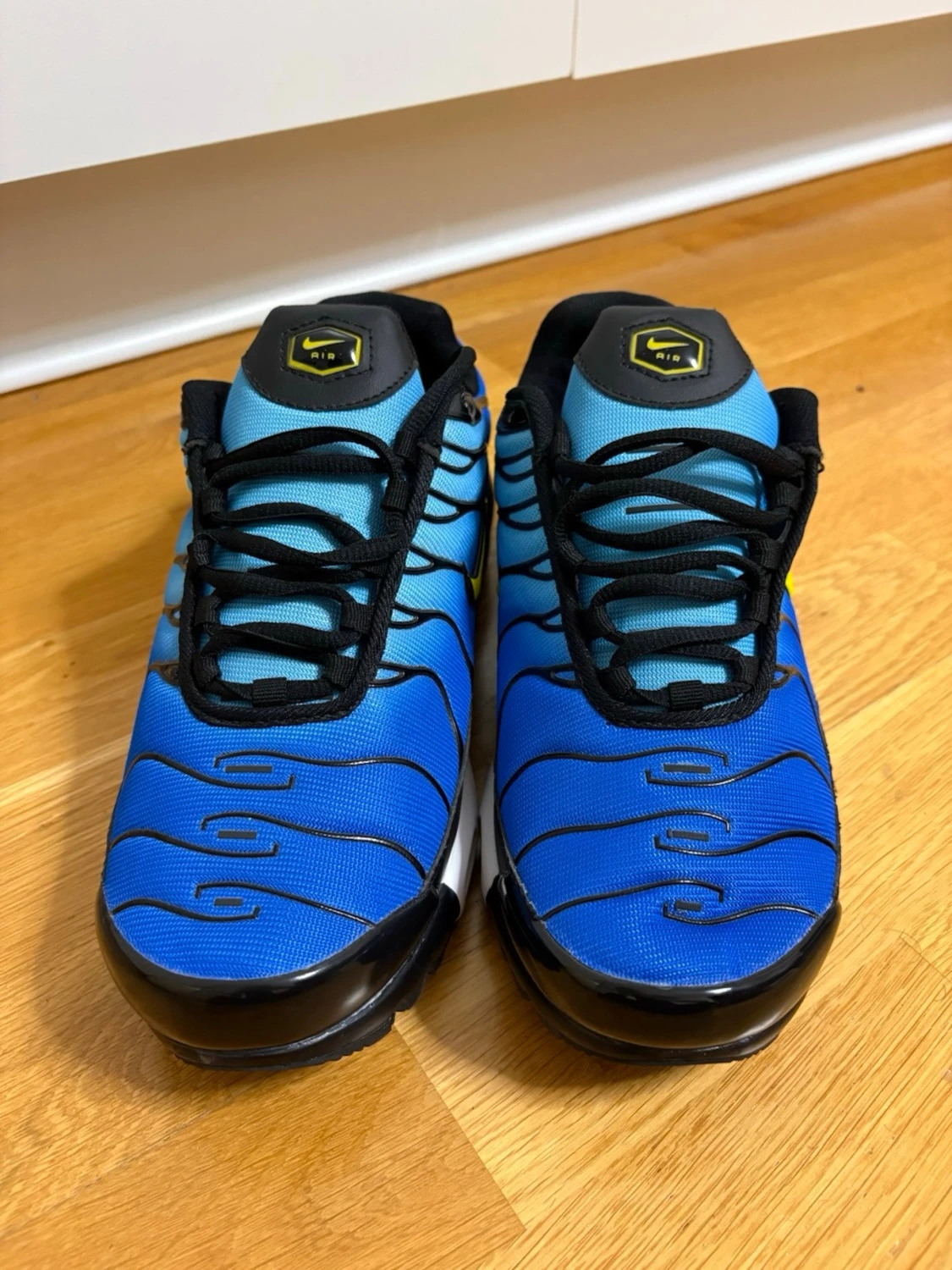 Nike Air Max Plus blå och svarta - 1