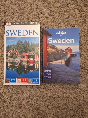 Två reseguider om Sverige, DK Lonely Planet - Säljer två reseguider om Sverige: en från DK Eyewitness Travel med färgstarka bilder och kartor, samt en från Lonely Planet med blått omslag och tips om Stockholm och svenska landskap. Perfekta för dig som vill utforska landet och få inspiration till resor. Skick: 9/10