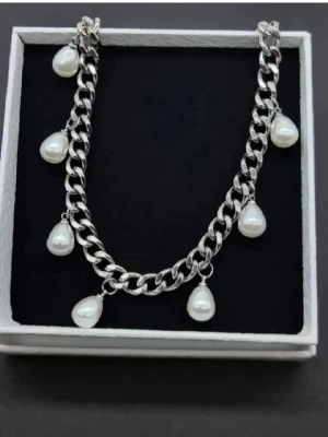 Handgjort halsband med pärlor  - Utan smyckesask-230kr .Material-rostfritt stål.  Längd-40cm,  kedjetjocklek-6,5cm #54