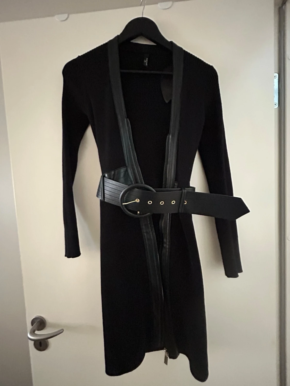 Svart klänning från Guess Marciano - 1