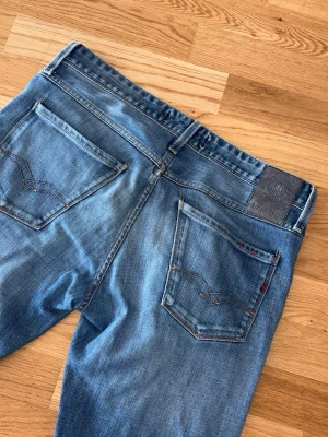 Replay jeans - Replay brallor i storlek 32/34. As najs för sommaren! Skriv vid frågor🫡