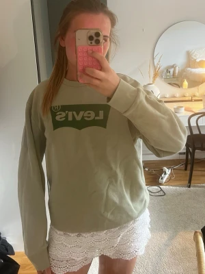 Grön Levis tröja  - Snygg men kommer inte till andvänding.
