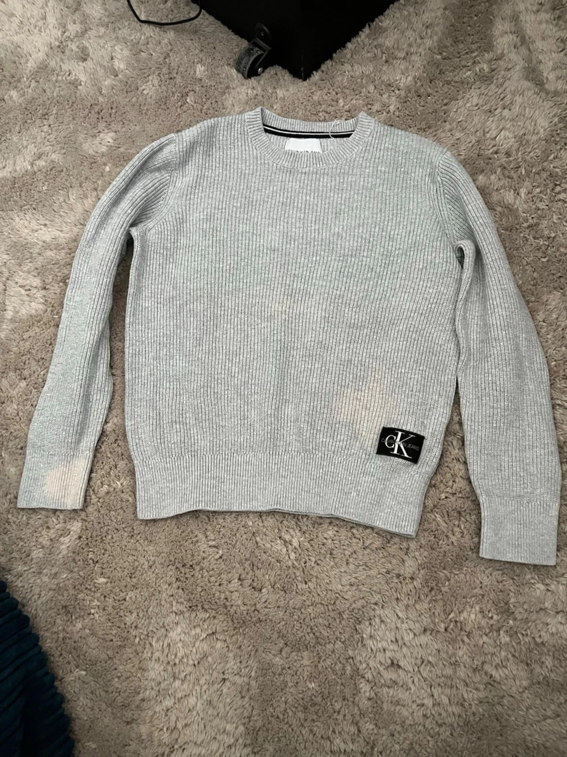 Ljusgrå stickad tröja Calvin Klein