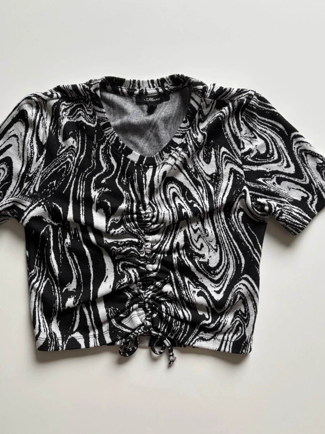 Svartvitt mönstrat set med knyt - 4