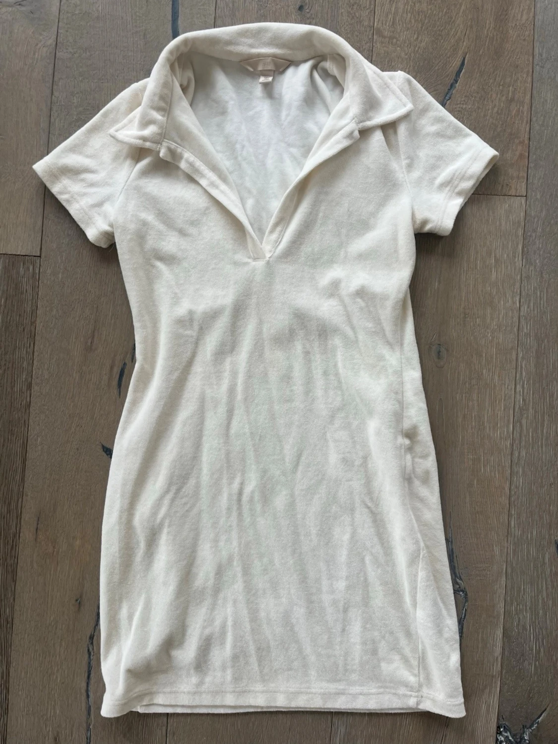 Vit/beige kortärmad klänning från H&M