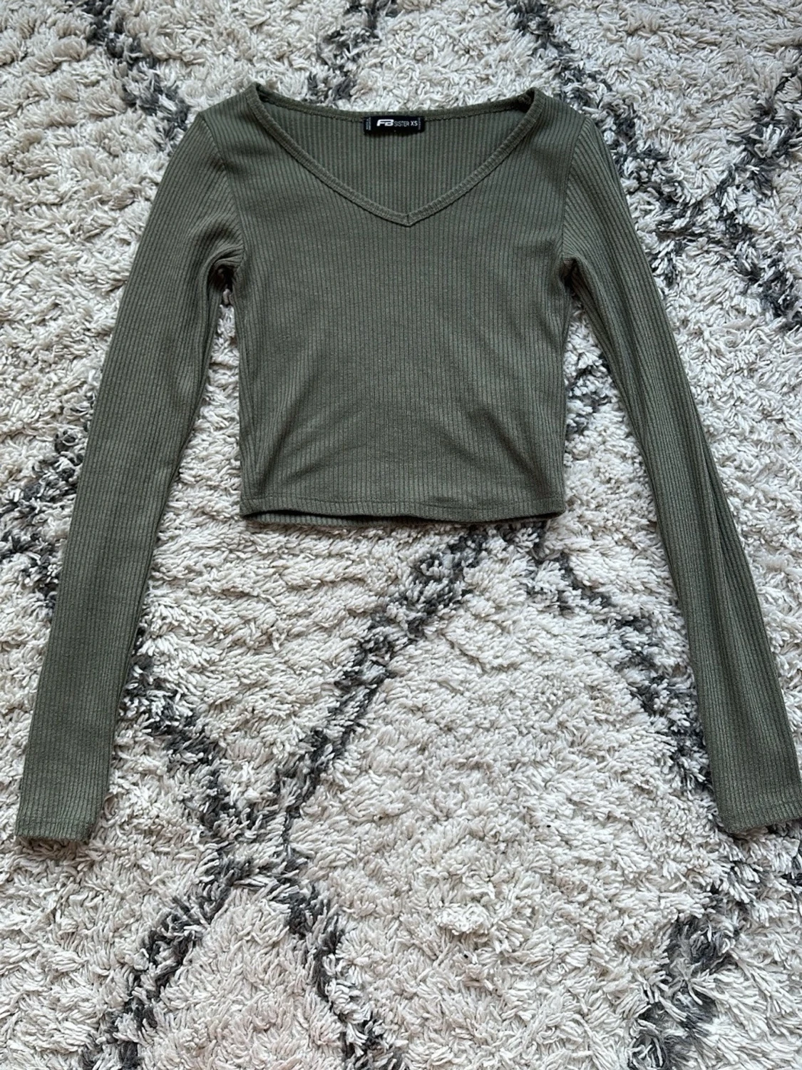 Olivgrön ribbad croppad topp FB Sister