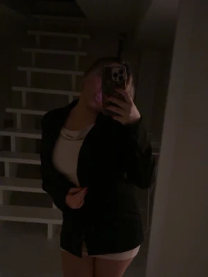 Kavaj  - As snygg svart kavaj! Köptes för 700 men säljer billigare & pris kan diskuteras ♥️♥️