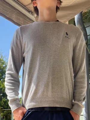 Polo Ralph lauren  - Skön Ralph lauren tröja. Storlek S i väldigt bra skick.Givitvis äkta 