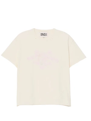 Bad Bunny t shirt Merch - Vit t-shirt från Bad Bunny Benito Antonio från Zara.  trycket 'Te pareces a mi crush' i pastellfärger (på insidan) och små hjärtan. Klassisk rund hals och korta ärmar. Perfekt för dig som gillar enkel men unik stil. Hålen runt halsen är designen. Helt ny med prislappar kvar.
