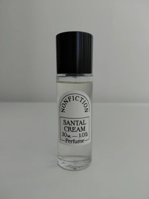 Nonfiction Santal Cream parfym 30ml - Eau de Parfum with notes of Cardamom, Bergamot, Ginger, Mimosa, Fig, Sandalwood, and Vetiver.