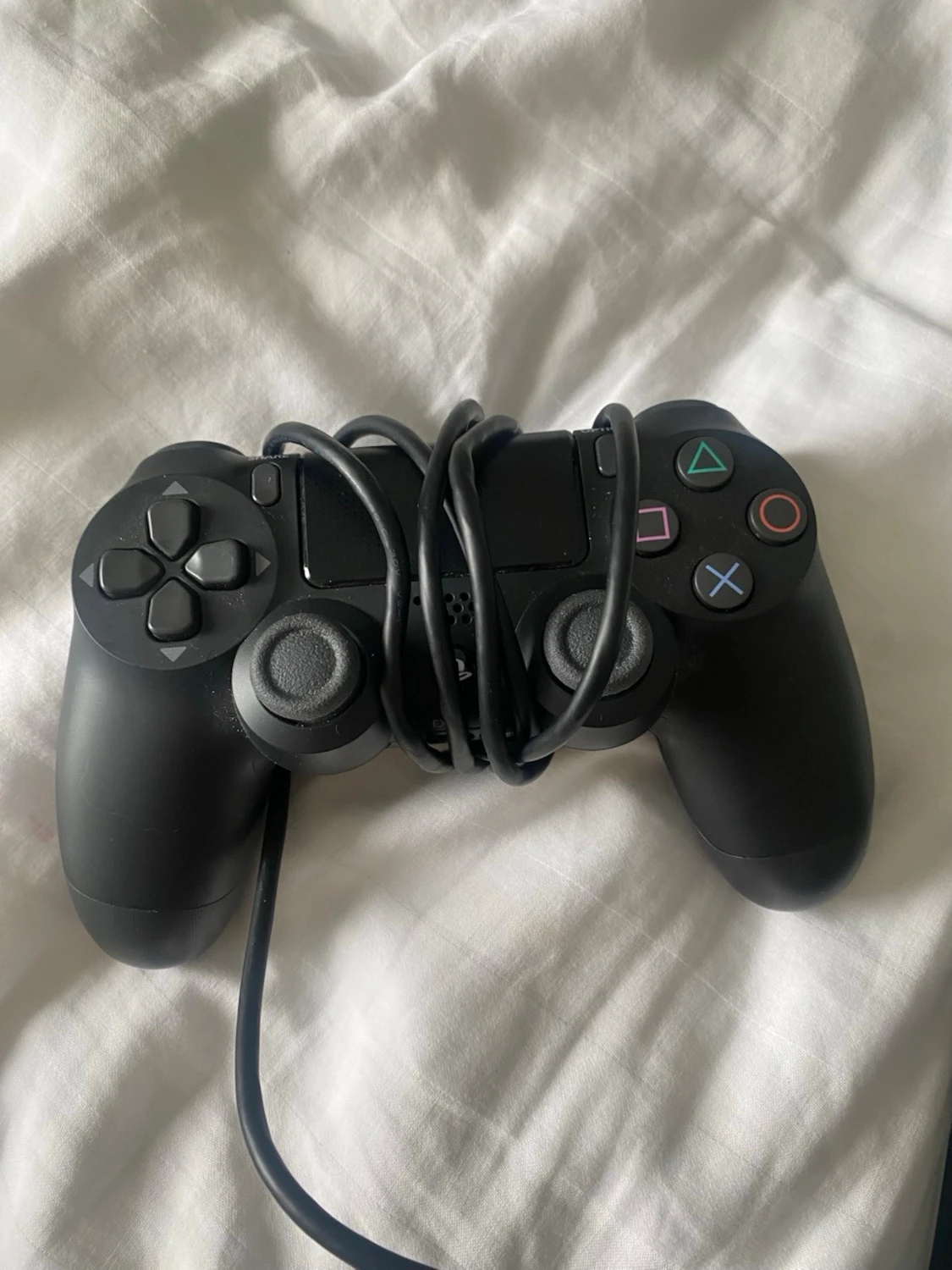PlayStation 4 med en handkontroll  - 2