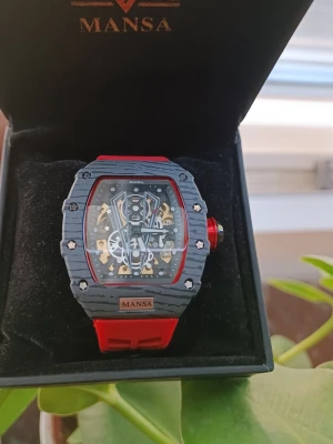 🚨Automatisk MANSA Skeleton Klocka (RM-Style) - En statement-piece som garanterat drar blickarna till sig. Levererar maximal "drip" och tung lyxkänsla!