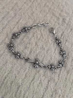 Rebel Silver Cross Bracelet - Justerbar, rostfri