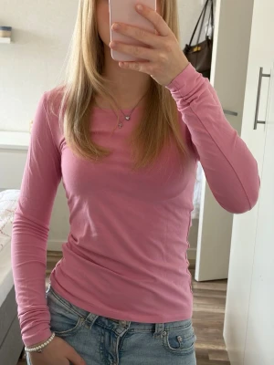 Rosa långärmad topp - Basic rosa långärmad topp från Lager 157, knappt använd