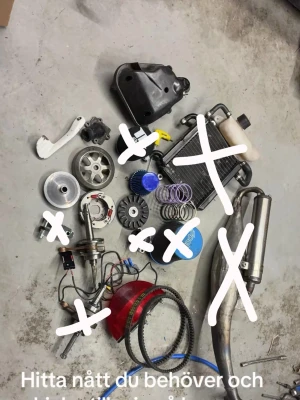Blandade mopeddelar främst aerox - Säljer lite smått och gott från en aerox. Hör av dig vad du vill köpa så löser jag det. Säljer inte som ett paket om inte någon vill göra det. Original aerox 50cc, funkar fint. Motoforce luftfilter svart, aldrig använt. Malossiremmen är använd för några uppstartningar. Annars kom privat för frågor och funderingar