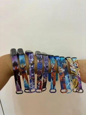 Animeklockor för barn- välj motiv - Fina klockor med animemotiv. Perfekt för animeintresserade barn och ungdomar.  • Flera olika motiv finns • Nya i förpackning • Skyddsplast kvar   Priser: 1 st – 59 kr 2 st – 100 kr 5 st – 199 kr 10 st – 349 kr  Jag har även Disney- och Pokémonklockor på min profil. Titta gärna på mina andra annonser om du vill kombinera olika motiv. Skriv vilka klockor du vill ha så ordnar jag en egen annons till din beställning.   Snabb frakt och samfrakt möjlig.