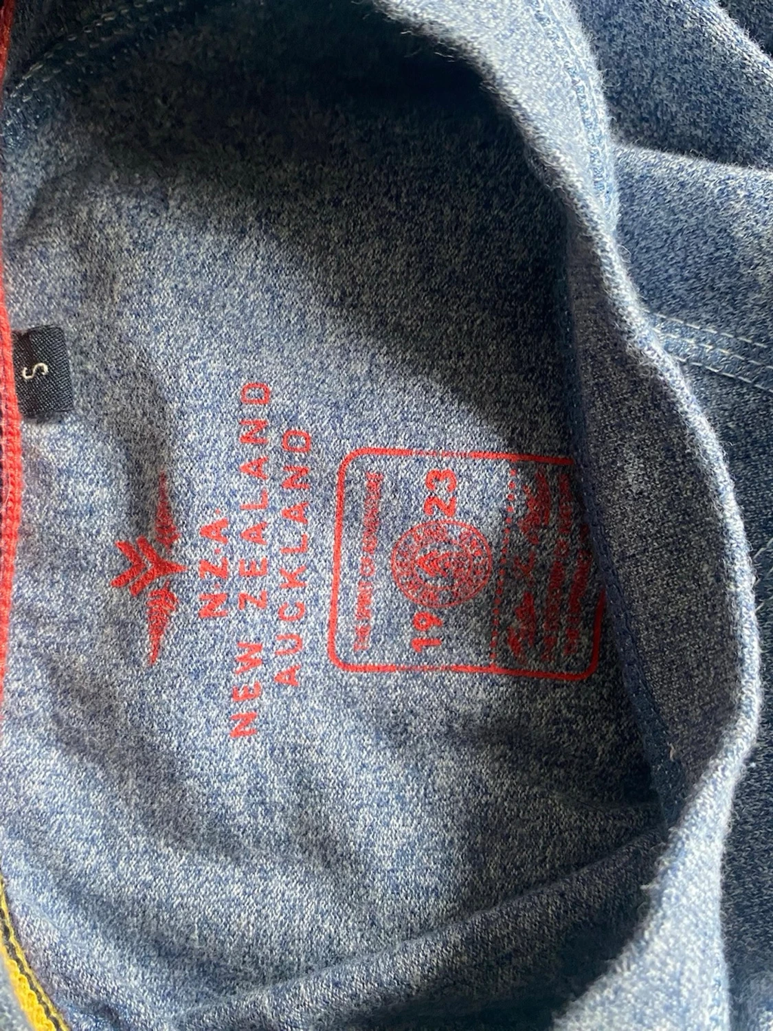 Grå/blå långärmad t-shirt med patch - 2