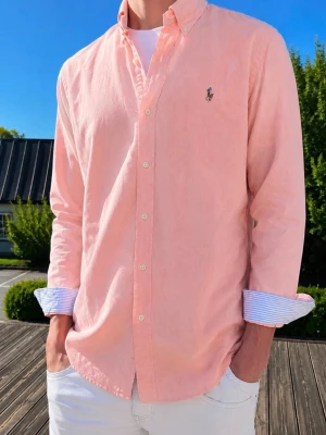 Ralph lauren skjorta - Moddelen är 186 och väger 77kg