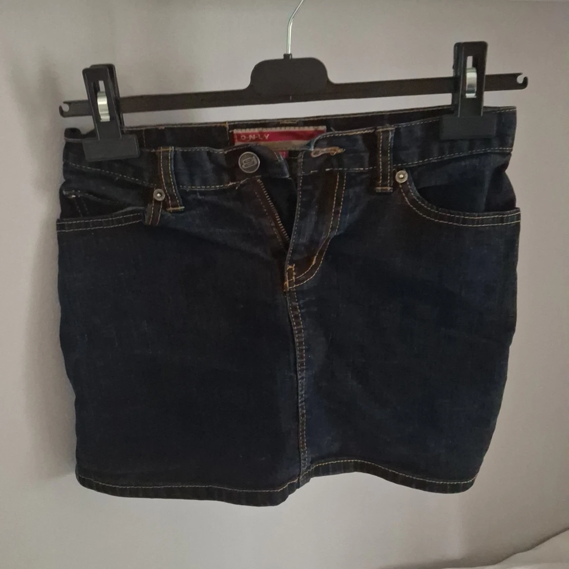 Mörkblå jeanskjol från ONLY