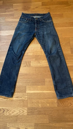 Nudie jeans - Säljer ett par riktigt feta nudie Jeans i storleck w29 L32                        Hör av er för mer information!🤝