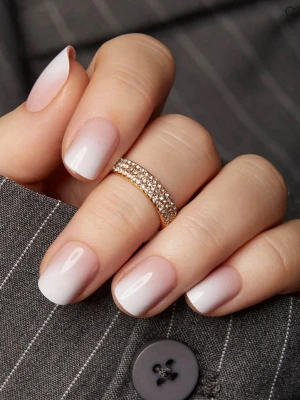 Switch nails - ”French Ombre Short Xs” från Switch nails, hälften helt oanvända! 🩷tvätt servett, klisterlappar och fil följer med