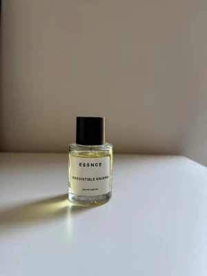Essnce Irresistible Enigma  - Se bilder 