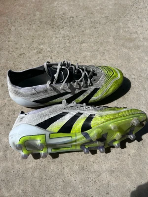 Adidas fotbollsskor Elite - Adidas Preds Elite använda på konstrgäs cirka 15 gångar, bra skick lite skadat vid snörningen men inget som påverkar något